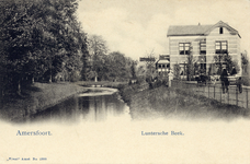 12734 Gezicht op de Luntersche Beek en de voorgevel van de villa Hermina aan de Pieter Bothstraat te Amersfoort.N.B. De ...